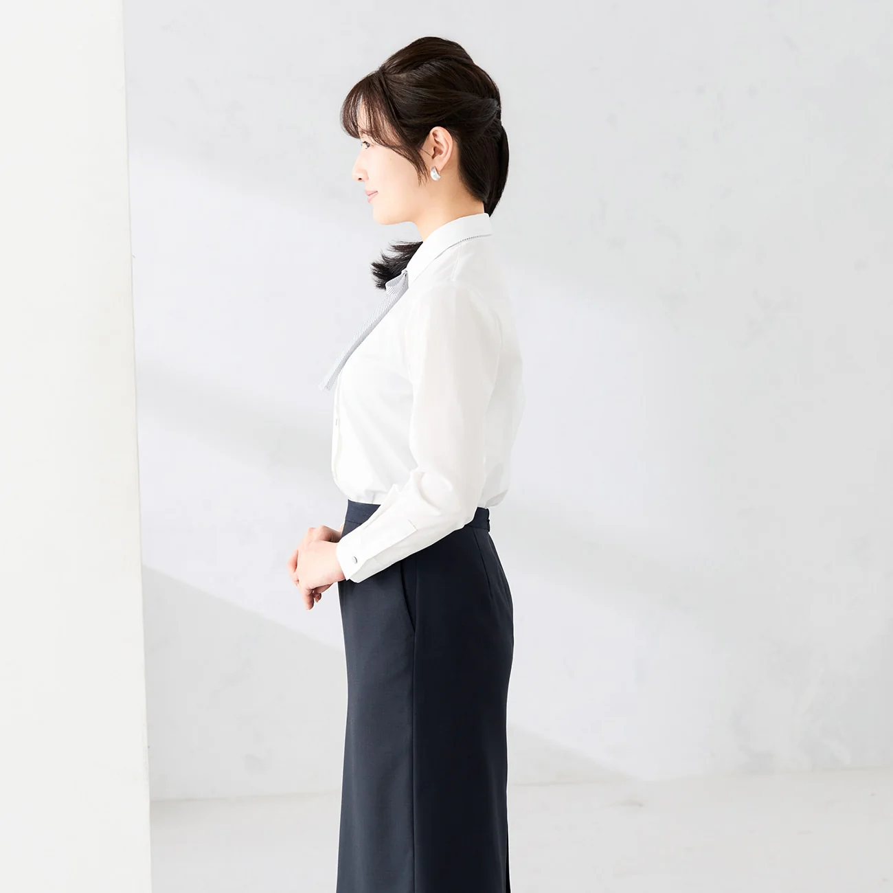 Women's Wrinkle-resistant Stretch Shirt with Ribbon - White - Image 4