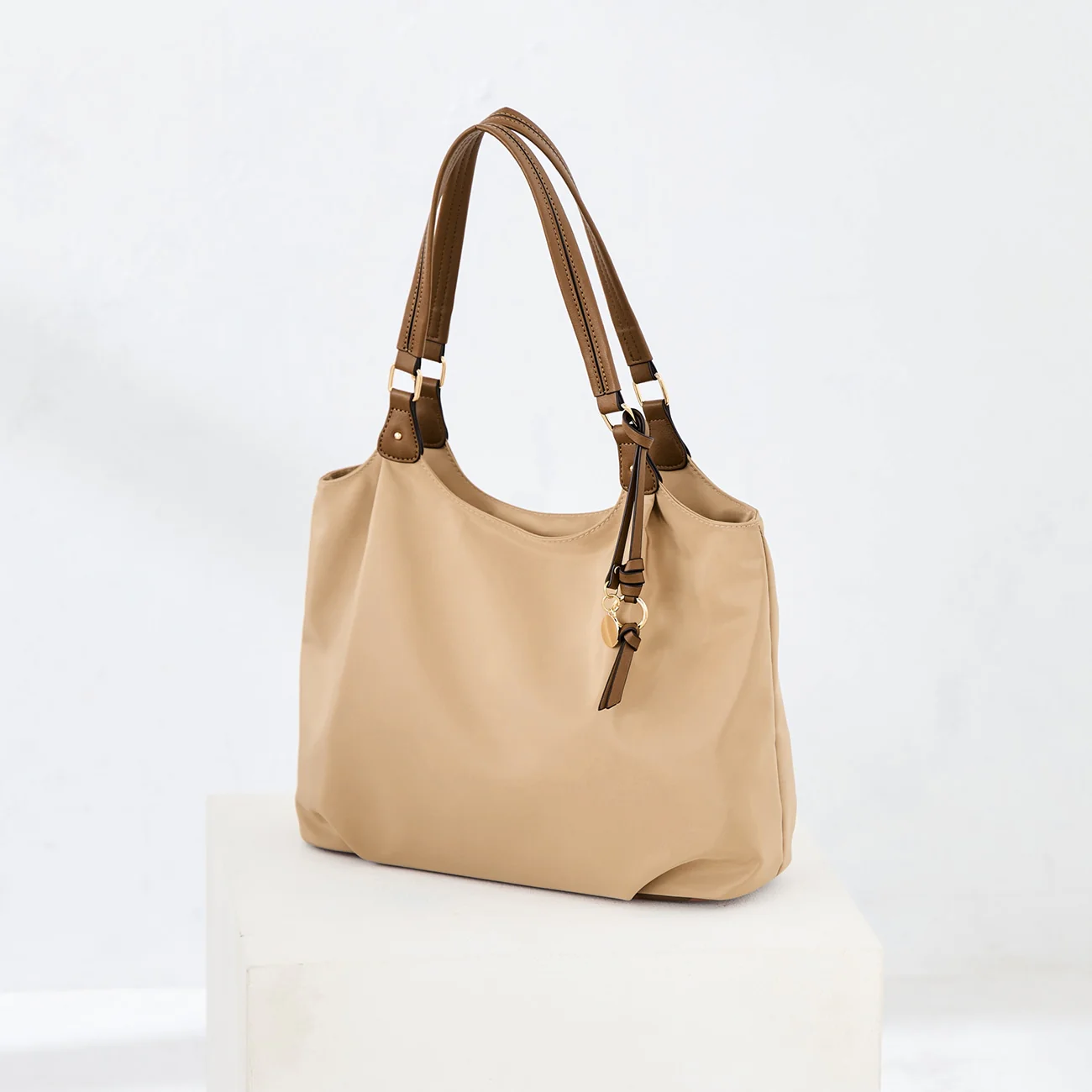 Lightweight ２-Tone Tote Bag with Accessory - Image 12