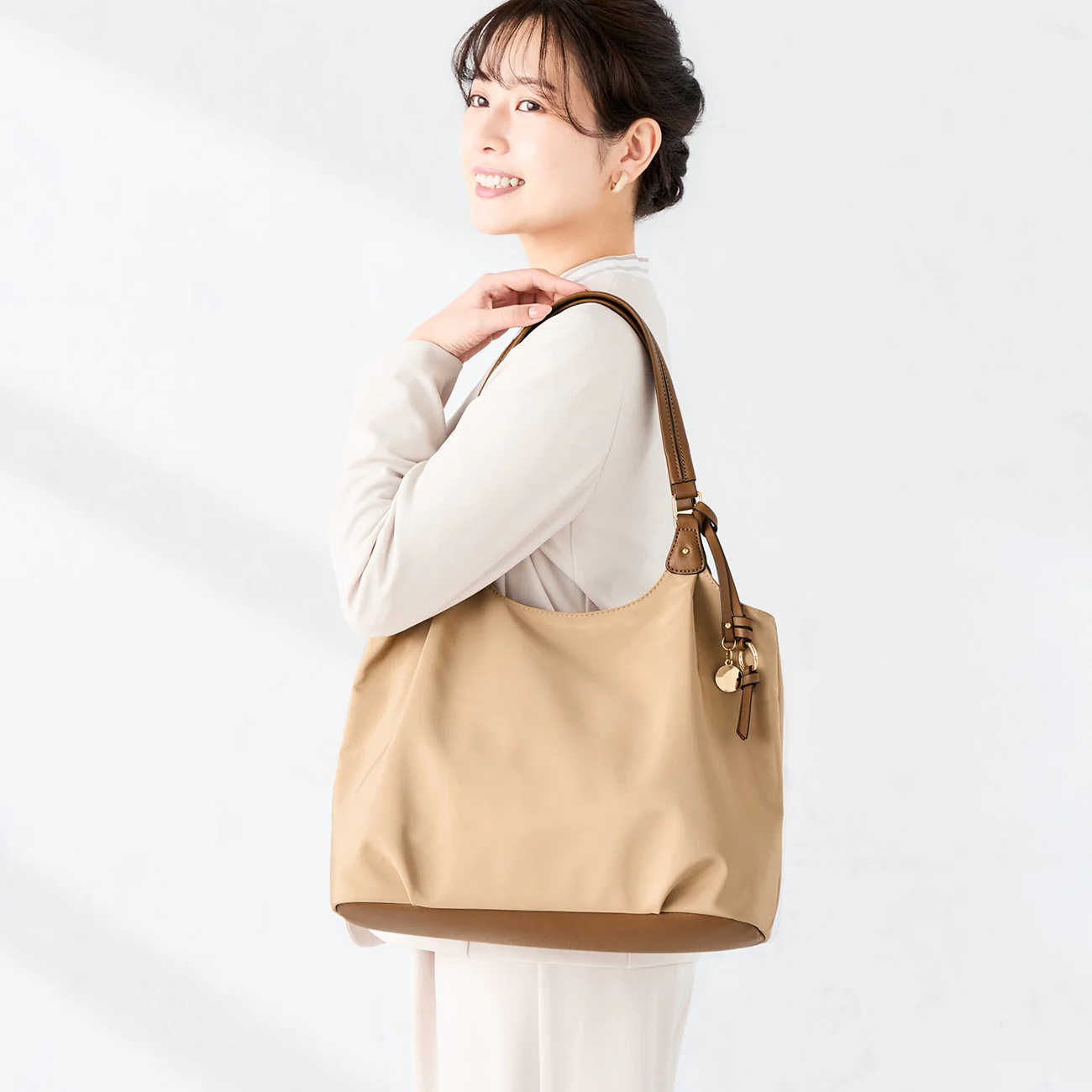 Lightweight ２-Tone Tote Bag with Accessory - Image 13
