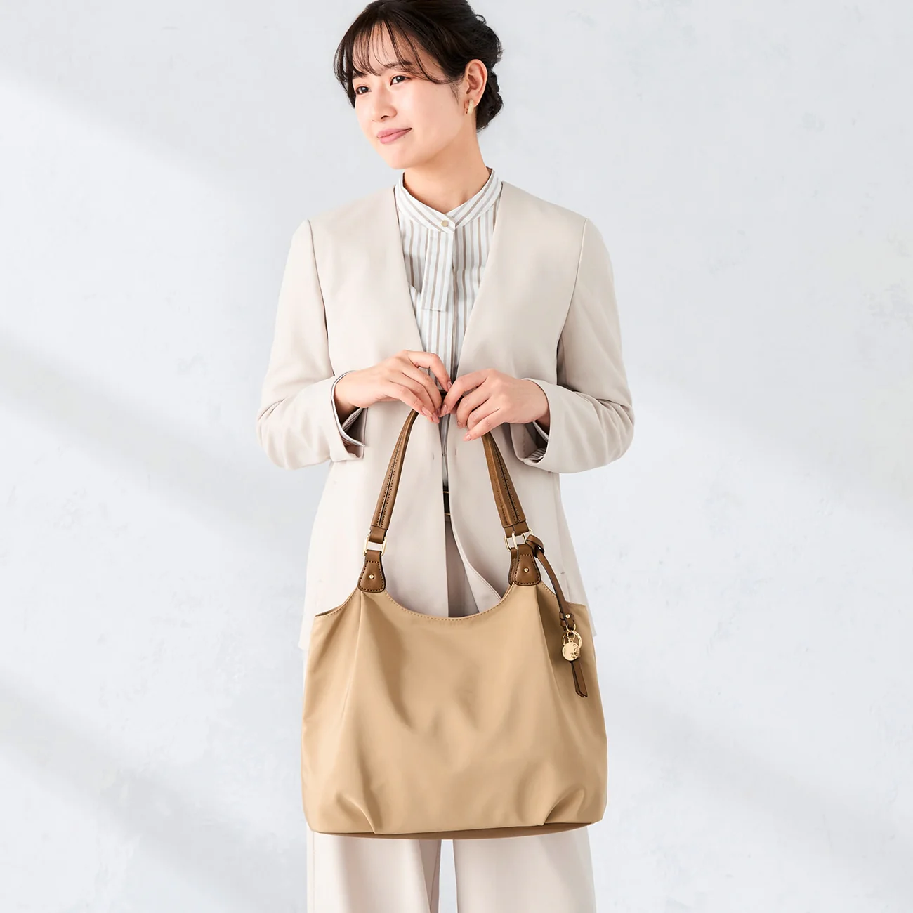 Lightweight ２-Tone Tote Bag with Accessory - Image 14