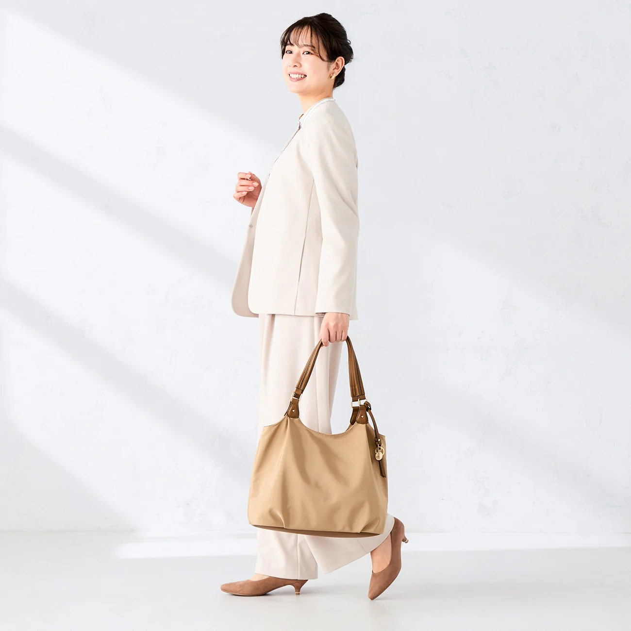 Lightweight ２-Tone Tote Bag with Accessory - Image 15