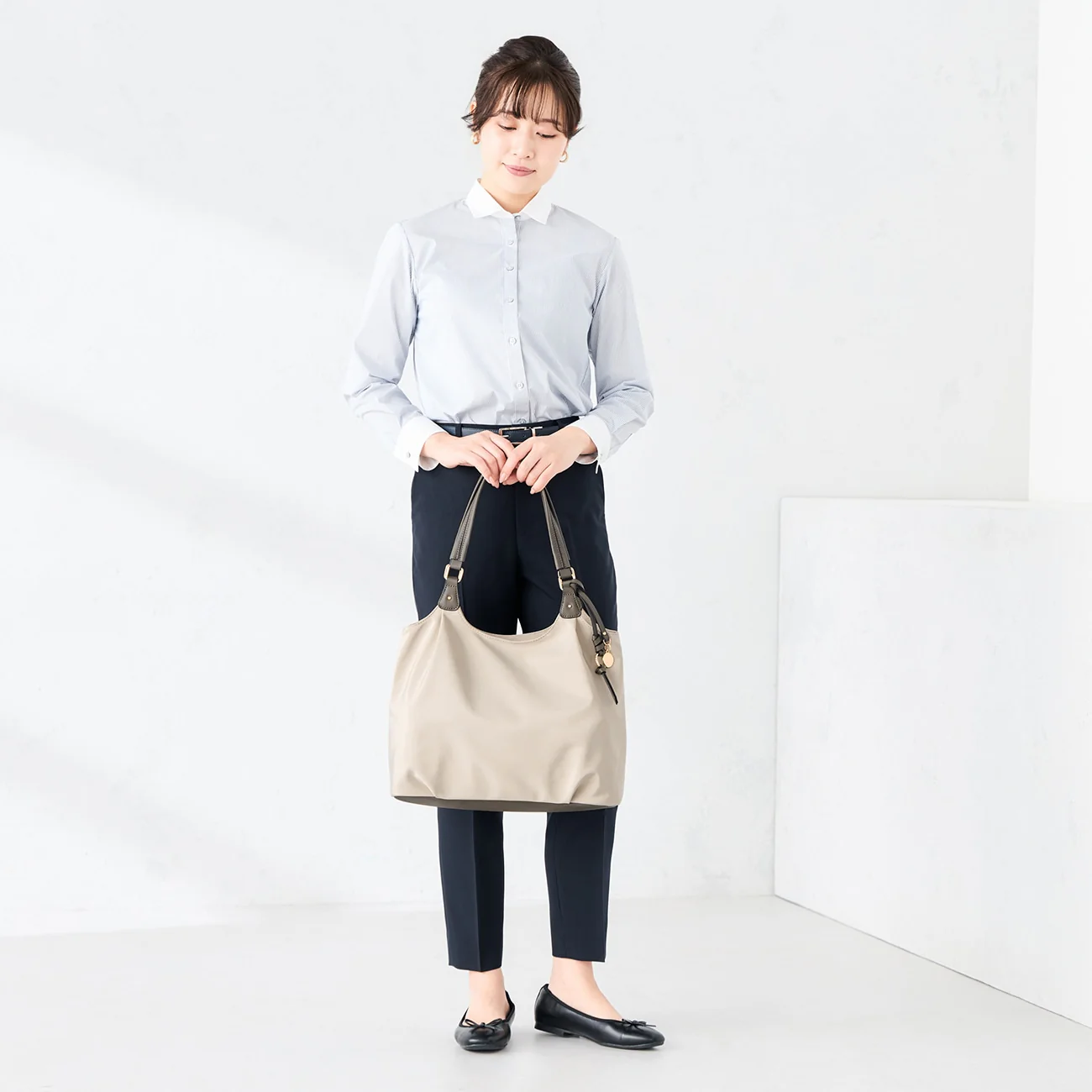 Lightweight ２-Tone Tote Bag with Accessory - Image 25