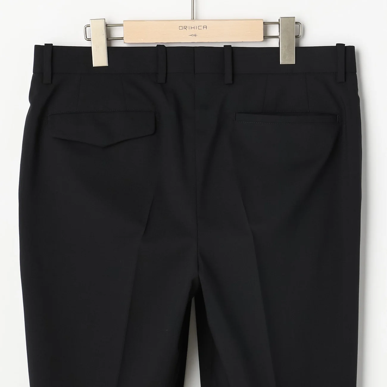 High Breathability Suit with Side Adjusters - Black - Image 10